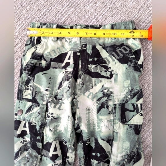 Urban Kids (Size Medium) Unisex Camo Graphic Cargo Pants - Picture 8 of 14